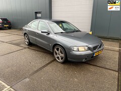 Volvo S60 - 2.4/5drs/nap/ 1jaar apk/ dealeronderhouden/ airco/ EL-ramen/ zeer nette auto