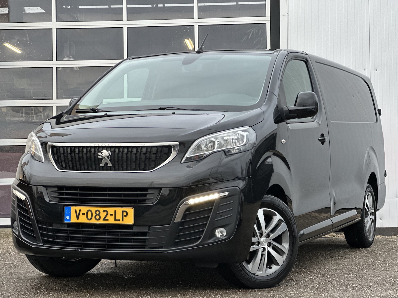 Peugeot Expert - 231L 2.0 BlueHDI 150 Premium Pack | Apple Carplay/Android Auto | Dab | Dodehoek detector | - AutoWereld.nl