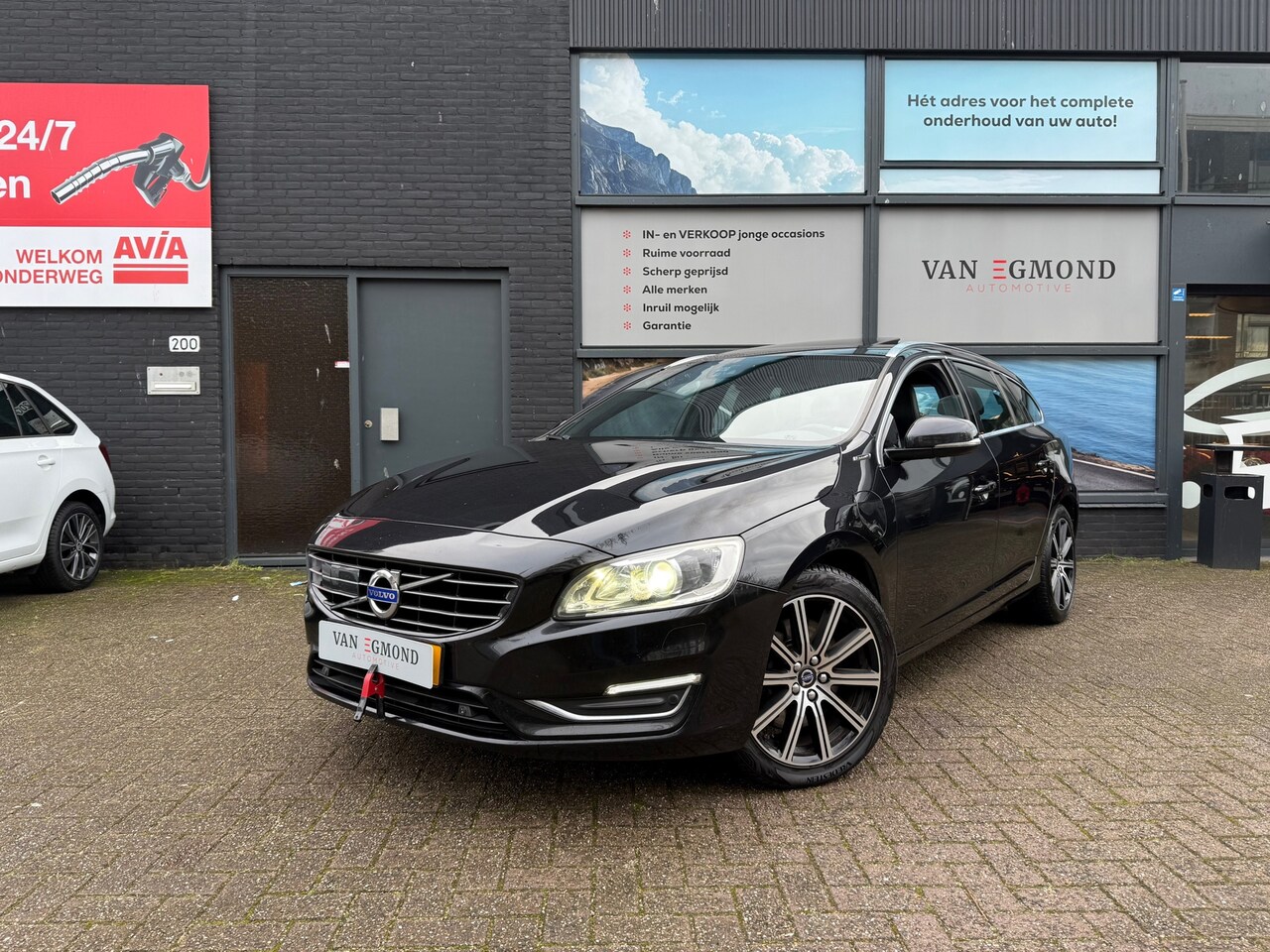 Volvo V60 - 2.4 D6 AWD Plug-In Hybrid R-Design 2.4 D6 AWD Plug-In Hybrid R-Design, Automaat - AutoWereld.nl