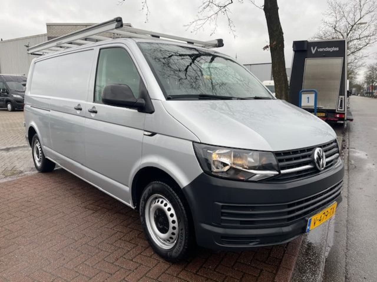 Volkswagen Transporter - 2.0 TDI 102pk L2 H1 Comfortline Airco,Navigatie,Imperiaal - AutoWereld.nl