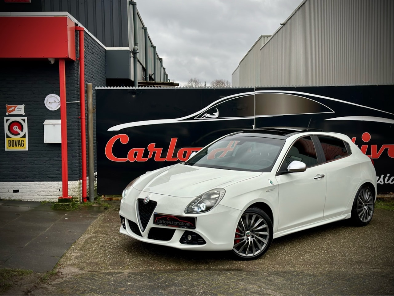 Alfa Romeo Giulietta - 1.7 TBi Quadrifoglio PANO|LEER|XENON|CAMERA - AutoWereld.nl