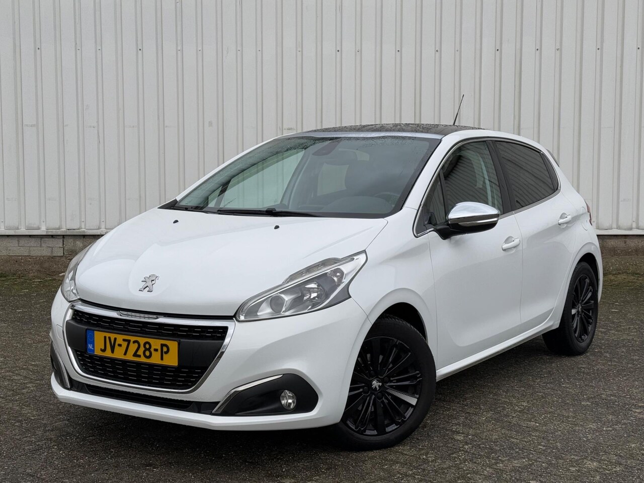 Peugeot 208 - 1.2 PureTech Allure Navi, Pano, AppleCarPlay, Camera, PDC, NAP, ClimateControl - AutoWereld.nl