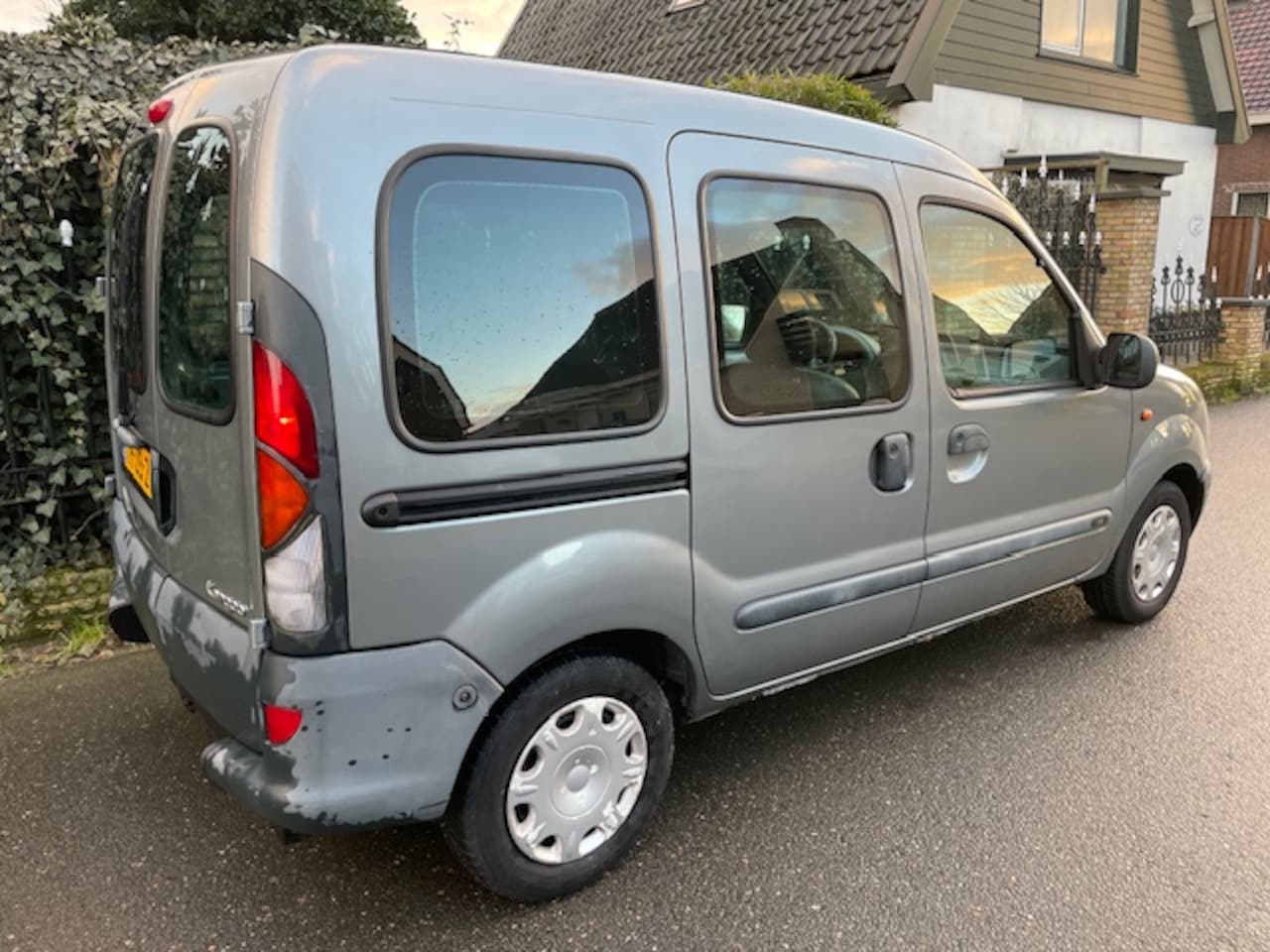 Renault Kangoo - 1.4 RN invalidenvervoer/ rolstoelauto ! - AutoWereld.nl