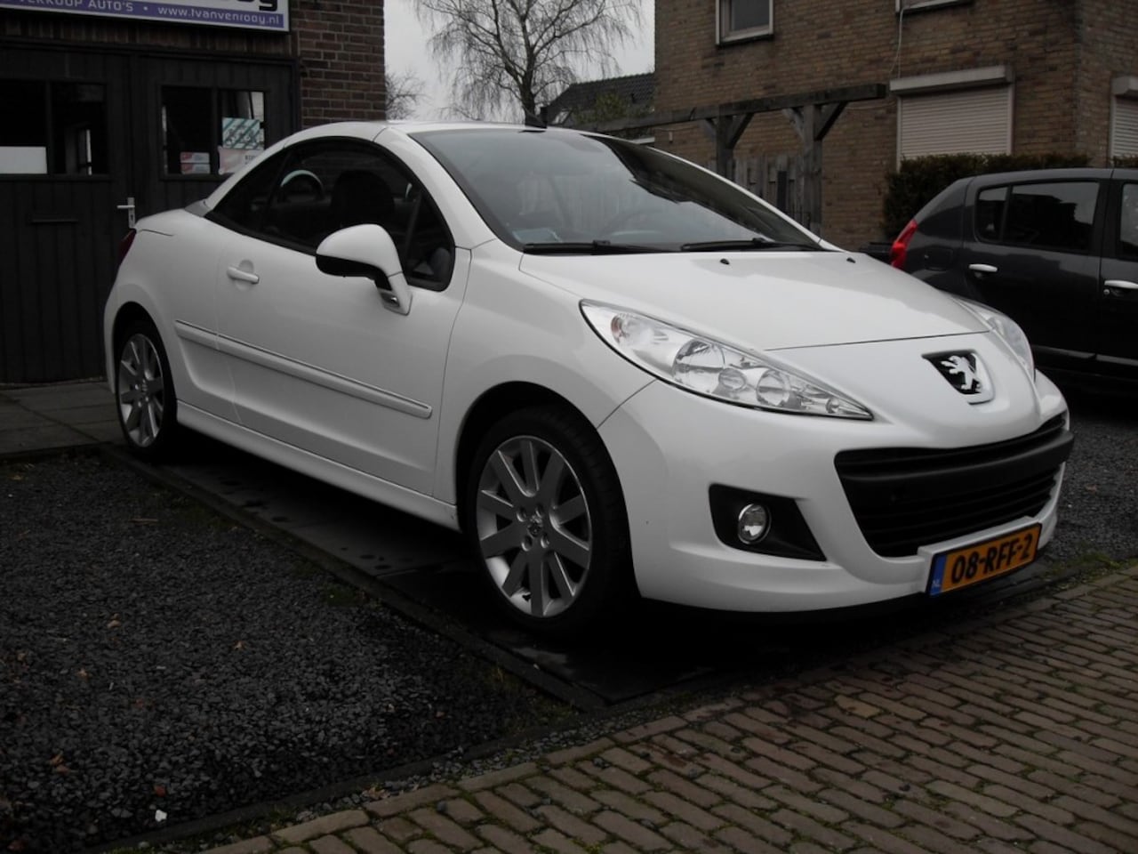 Peugeot 207 - 1.6 VTI Noir en Blanc   Dak werkt niet goed!! - AutoWereld.nl