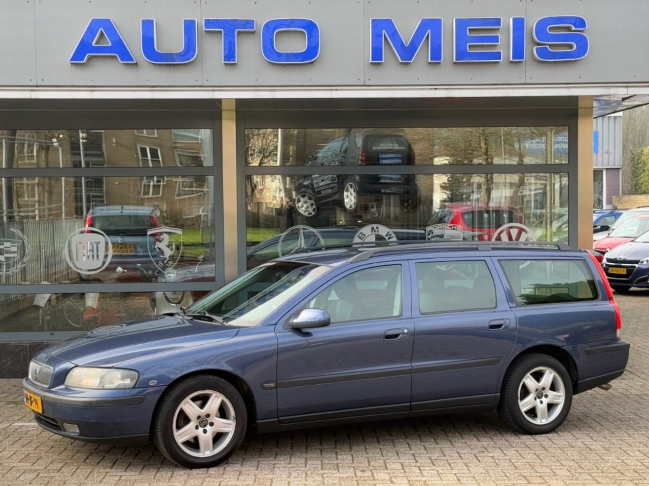 Volvo V70 - 2.4 D5 Comfort Line 2.4 D5 Comfort Line - AutoWereld.nl