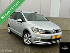 Volkswagen Touran - 1.6 TDI DSG NAP APK TREKHAAK PDC Highline