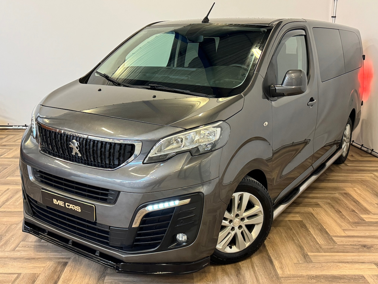 Peugeot Expert - 231L 2.0 BlueHDI 180 DC Premium Pack 231L 2.0 BlueHDI 180 DC Premium Pack , DUBBEL CABINE , APPLE CARPLAY , 5 PERS , ACHTERBAK - AutoWereld.nl