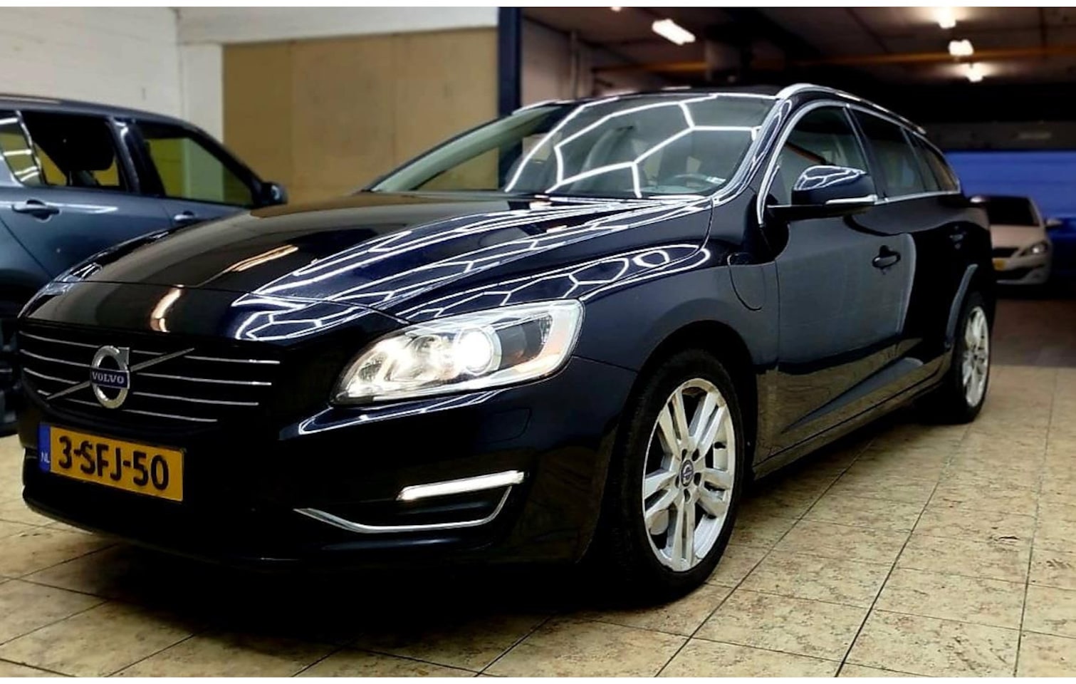 Volvo V60 - 2.4 D6 AWD Hybrid Summum /2DE Eigenaar/Dealer O.H - AutoWereld.nl