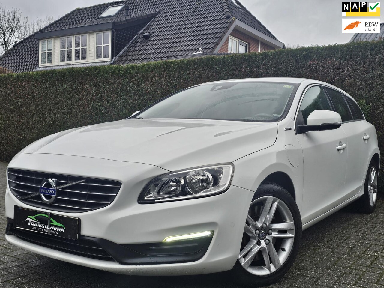 Volvo V60 - 2.4 D6 Twin Engine Momentum 2.4 D6 Twin Engine Momentum - AutoWereld.nl