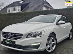 Volvo V60 - 2.4 D6 Twin Engine Momentum