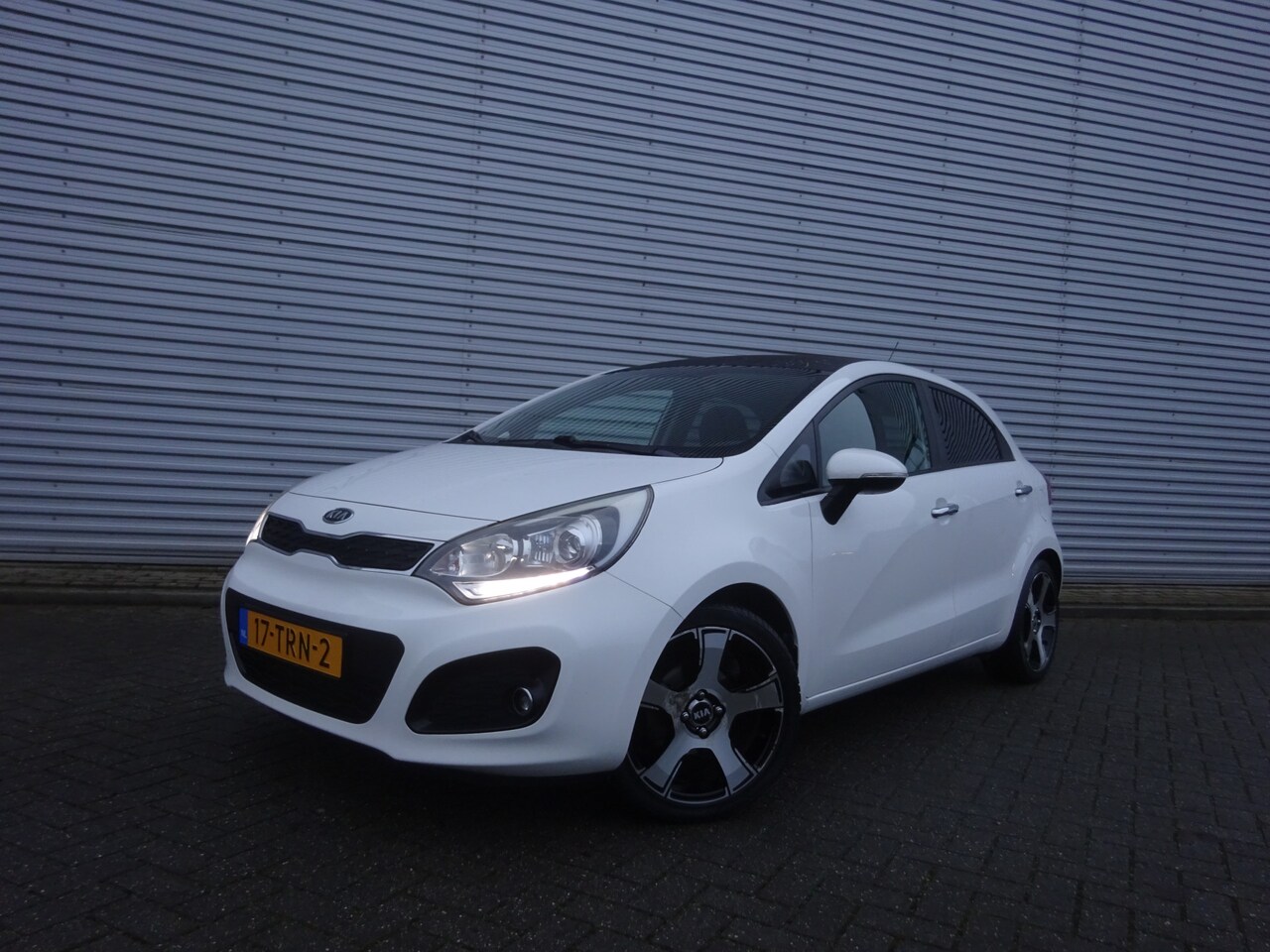 Kia Rio - 1.2 CVVT Super Pack Airco / Elektr. ramen / Parkeers. / Cruise / NAP - AutoWereld.nl