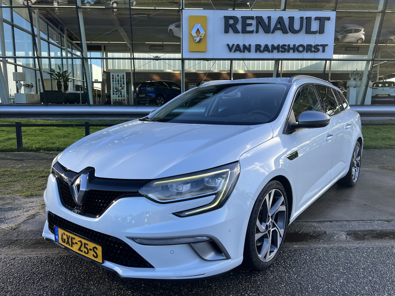 Renault Mégane Estate - 1.6 TCe GT 205 PK /Dealer onderhouden// 4Control/ Trekhaak afneembaar / Stoelverw. / Head- - AutoWereld.nl