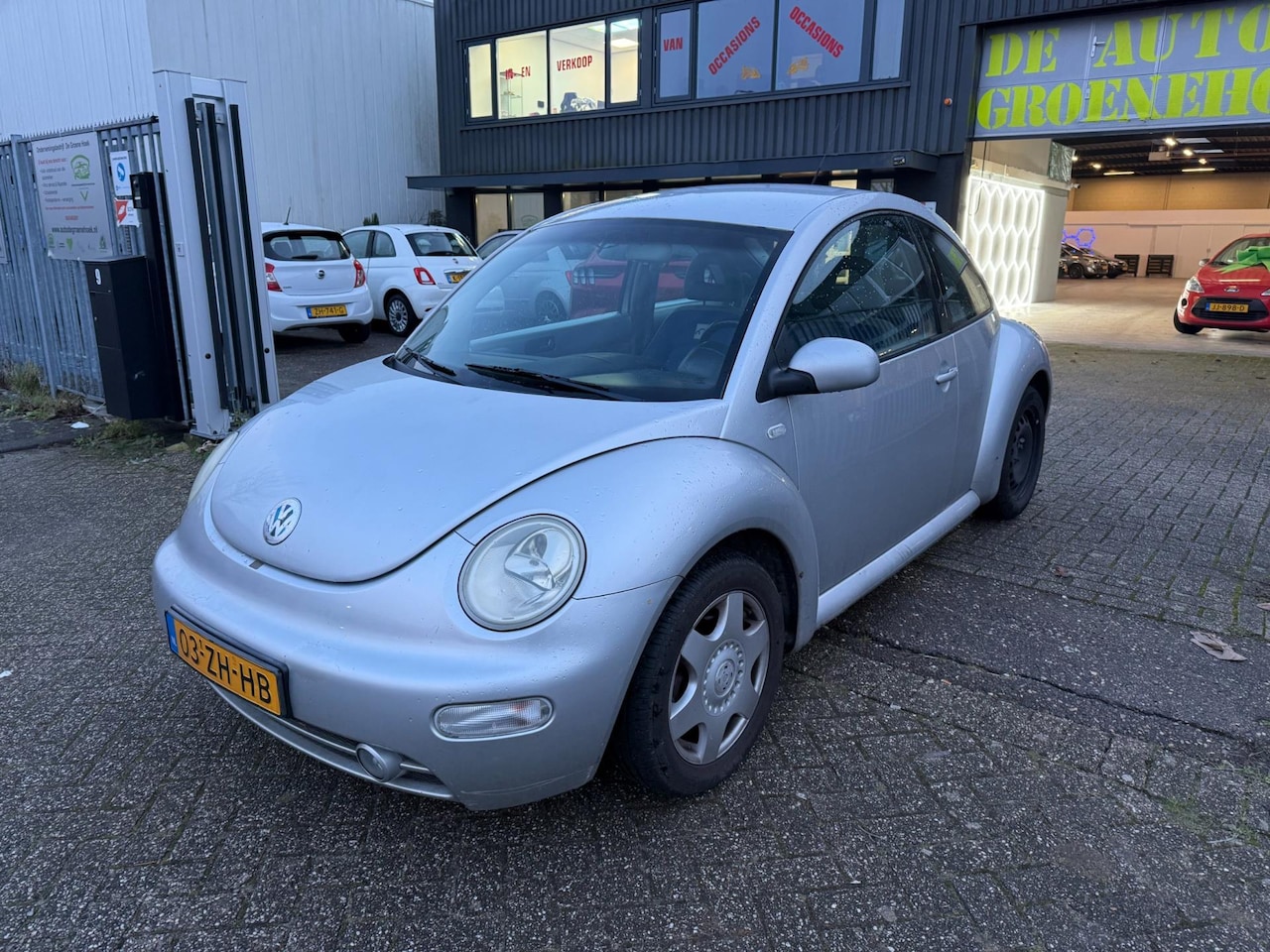 Volkswagen New Beetle - 2.0 Highline met Airco - AutoWereld.nl