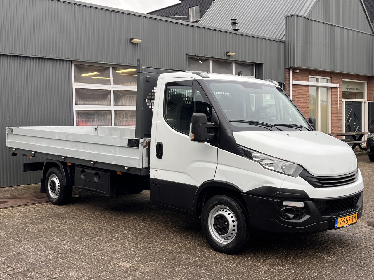 Iveco Daily - 35S14 2.3 410 Himatic Automaat Open laadbak 3500kg trekhaak Euro 6 - AutoWereld.nl