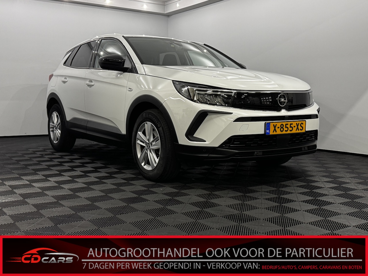 Opel Grandland - 1.2 Turbo Elegance Apple carplay, Parkeer sensoren, Virtual desk, Clima 3 jaar garantie - AutoWereld.nl