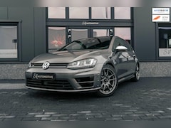 Volkswagen Golf - 2.0 TSI R 4Motion / PANO / LEDER / DYNAUDIO / MOTEC / CAMERA