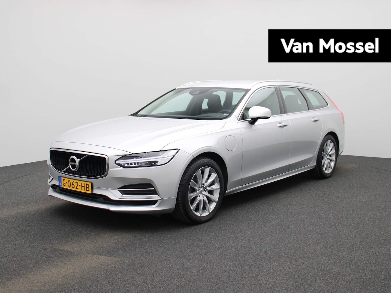 Volvo V90 - 2.0 T8 AWD Momentum Pro | Navigatie | Camera | Stoelverwarming | Lederen Bekleding | LED V - AutoWereld.nl