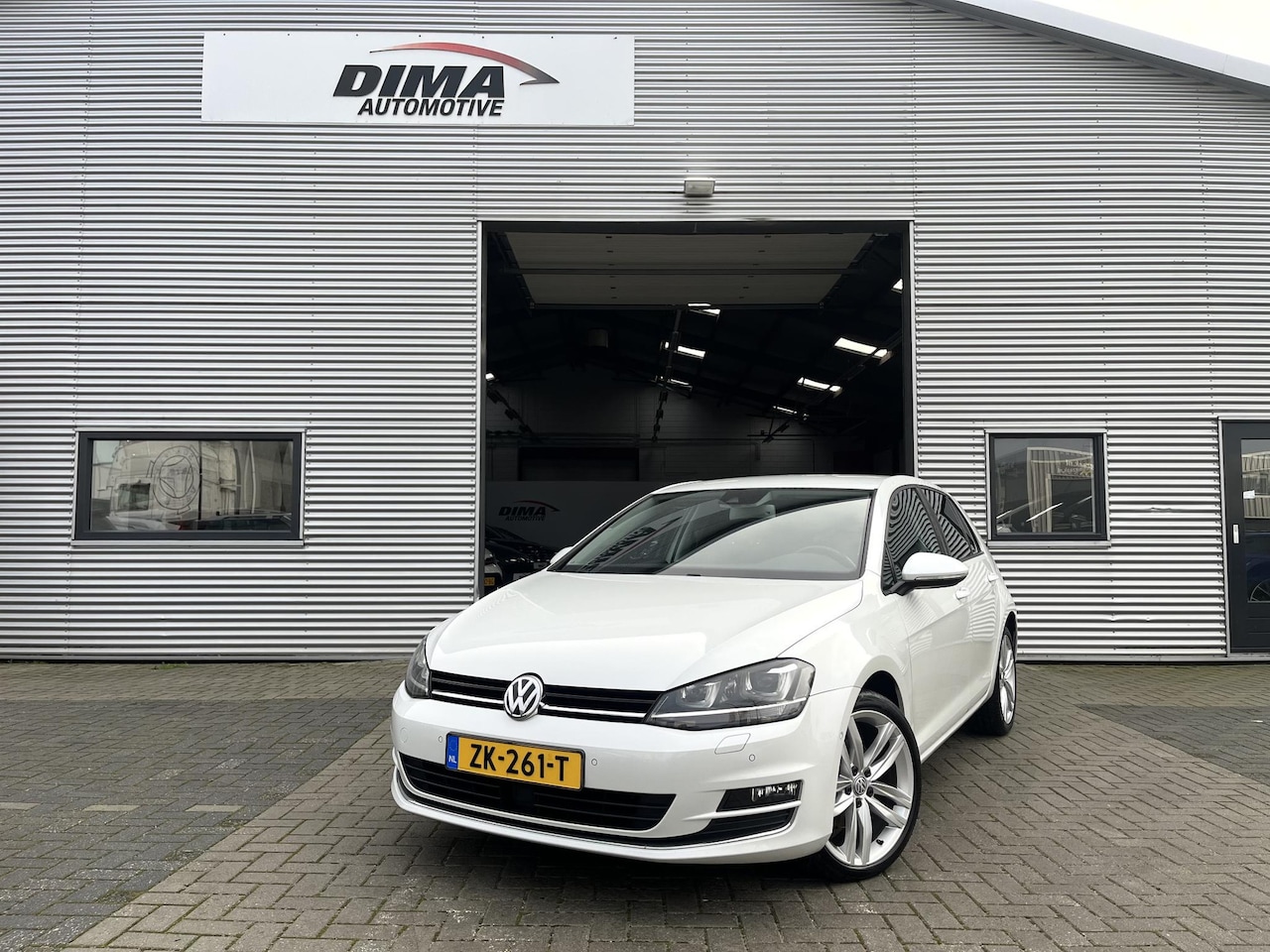 Volkswagen Golf - 1.4 TSI Highline / Car-play / camera / trekhaak Volkswagen Golf 1.4 TSI ACT Highline - AutoWereld.nl