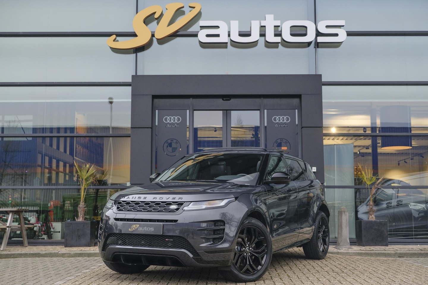 Land Rover Range Rover Evoque - P300e 310pk Hybrid AWD R-Dynamic Panoramadak Black pack 20" LMV - AutoWereld.nl