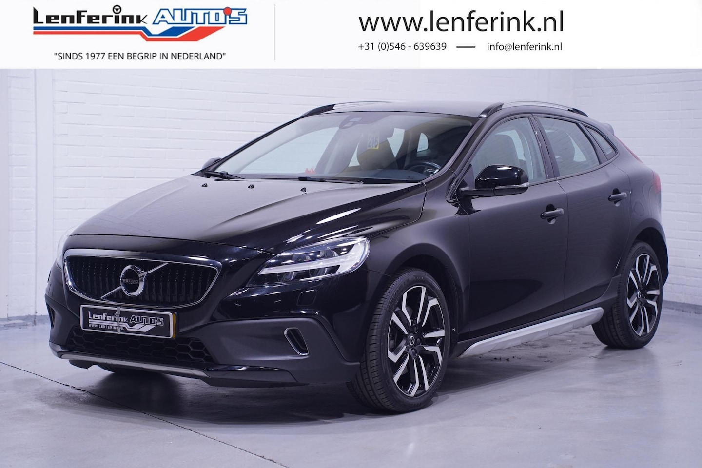 Volvo V40 Cross Country - 2.0 D3 Nordic+ Panodak Leder Camera Memory - AutoWereld.nl