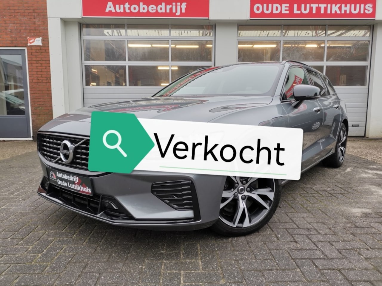 Volvo V60 - 2.0 T6 PlugInHybride/Recharge AWD R-Design Camera Navi LED - AutoWereld.nl