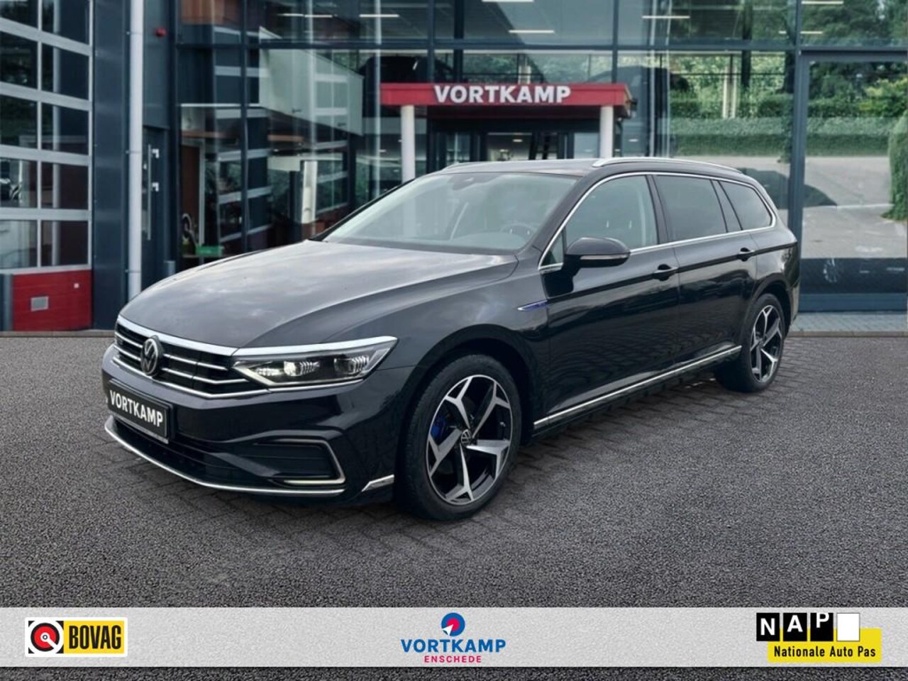 Volkswagen Passat Variant - 1.4 TSI DSG GTE PANO-DAK/CAMERA/DYNAUDIO/NAVI/CARPLAY/ACC/STOELV - AutoWereld.nl