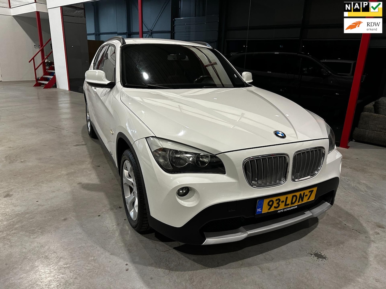 BMW X1 - SDrive18i Executive / Trekhaak / Cruise / PDC / Clima / Hoge instap / Nieuwe APK / - AutoWereld.nl