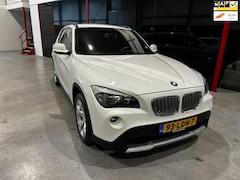 BMW X1 - SDrive18i Executive / Trekhaak / Cruise / PDC / Clima / Hoge instap / Nieuwe APK /