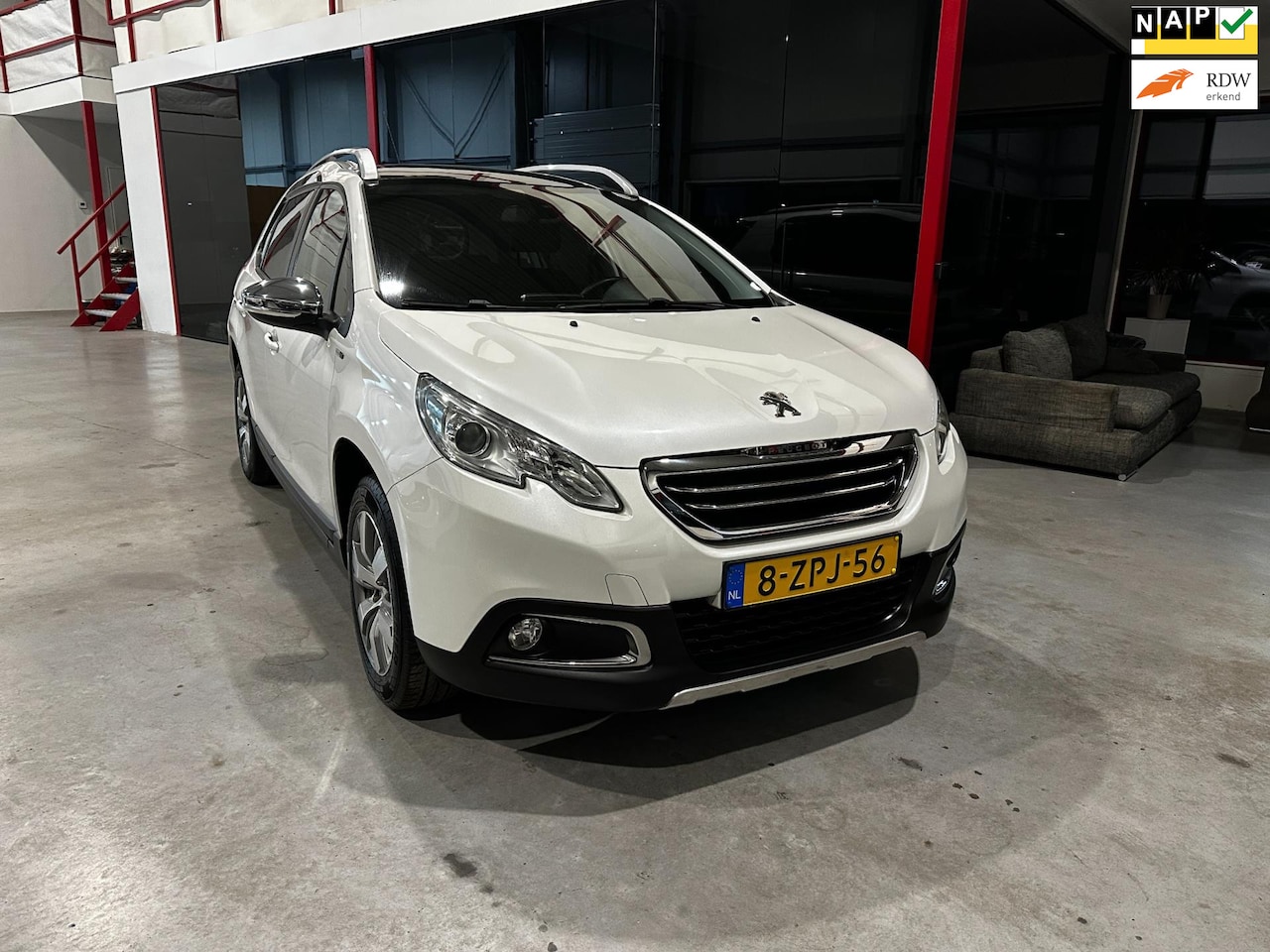 Peugeot 2008 - 1.2 PureTech Style / Pano dak / Cruise / Clima / Nieuwe Distr. riem / APK / - AutoWereld.nl