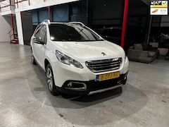 Peugeot 2008 - 1.2 PureTech Style / Pano dak / Cruise / Clima / Nieuwe Distr. riem / APK /