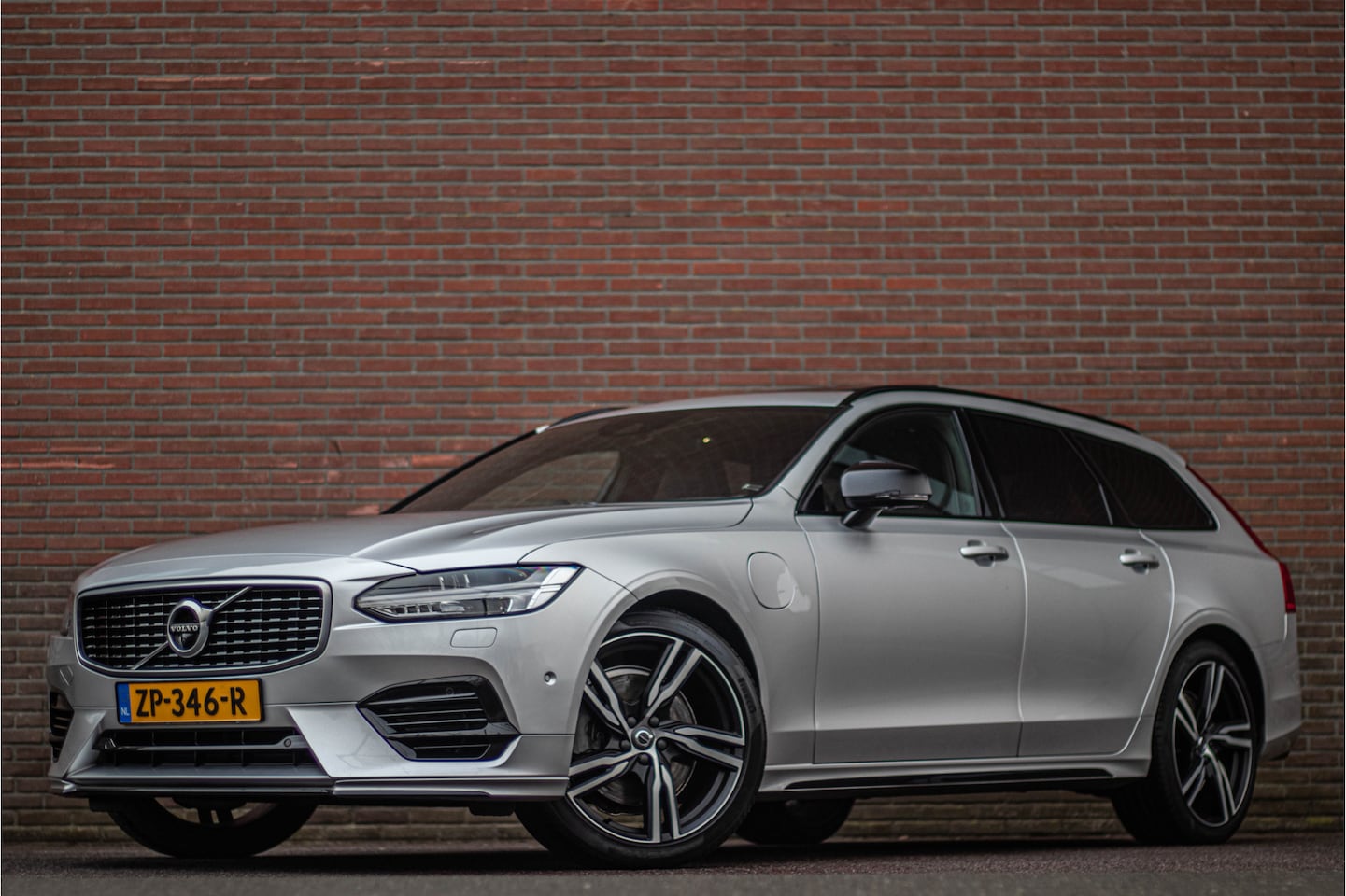 Volvo V90 - T8 Twin Engine R-Design, Origineel NL, Polestar, Bowers & Wilkins, Carbon, Luchtvering. - AutoWereld.nl