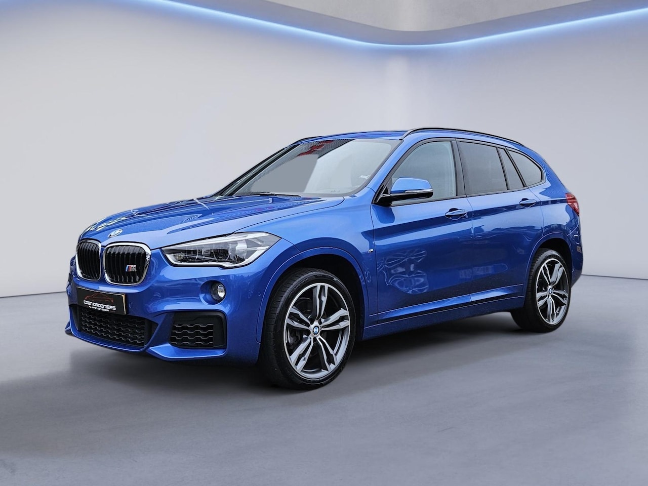 BMW X1 - sDrive20i M-Sport /Apple Carplay/Panodak/HUD/Stoelverw./Parkeersens.+Cam/Alcantara/Adaptie - AutoWereld.nl