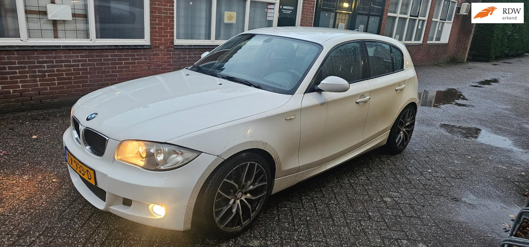 BMW 1-serie - 116i 5drs m pakket - AutoWereld.nl