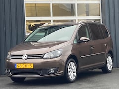 Volkswagen Touran - 1.4 TSI Highline 7p Automaat Xenon Navi Camera Cruise Pdc Trekhaak