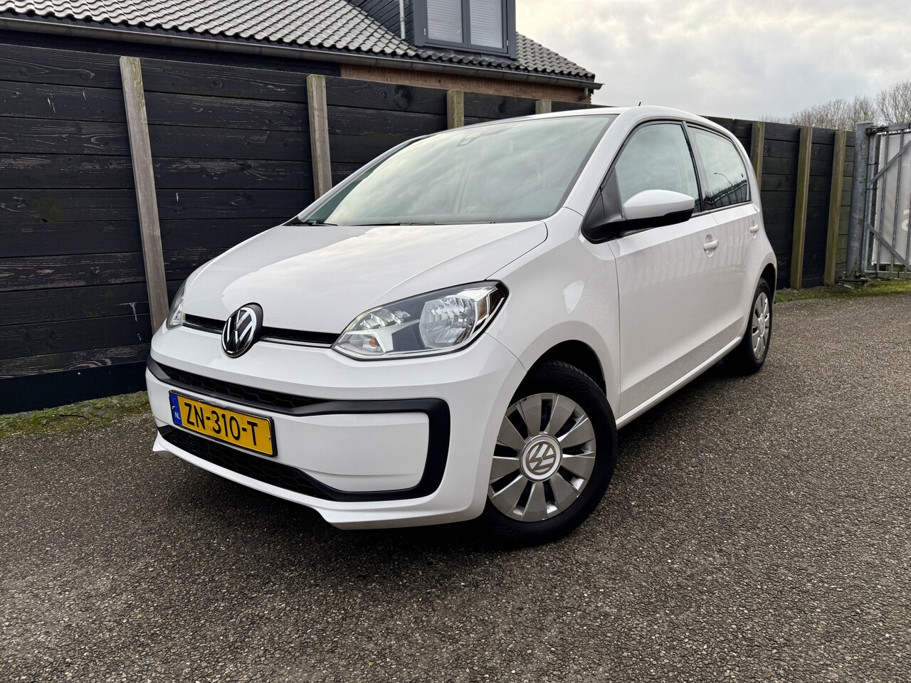 Volkswagen Up! - 1.0 BMT move up! airco | bluetooth - AutoWereld.nl