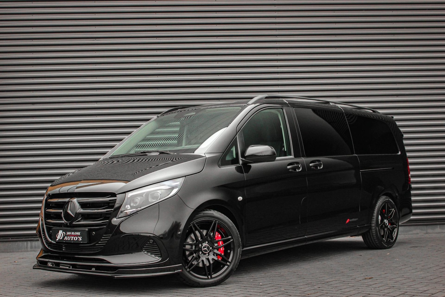 Mercedes-Benz Vito - 119 CDI L3 SPORT DUBBEL CABINE / DC / BPM VRIJ / FULL BLACK / 2X SCHUIFDEUREN / AMG / VERL - AutoWereld.nl