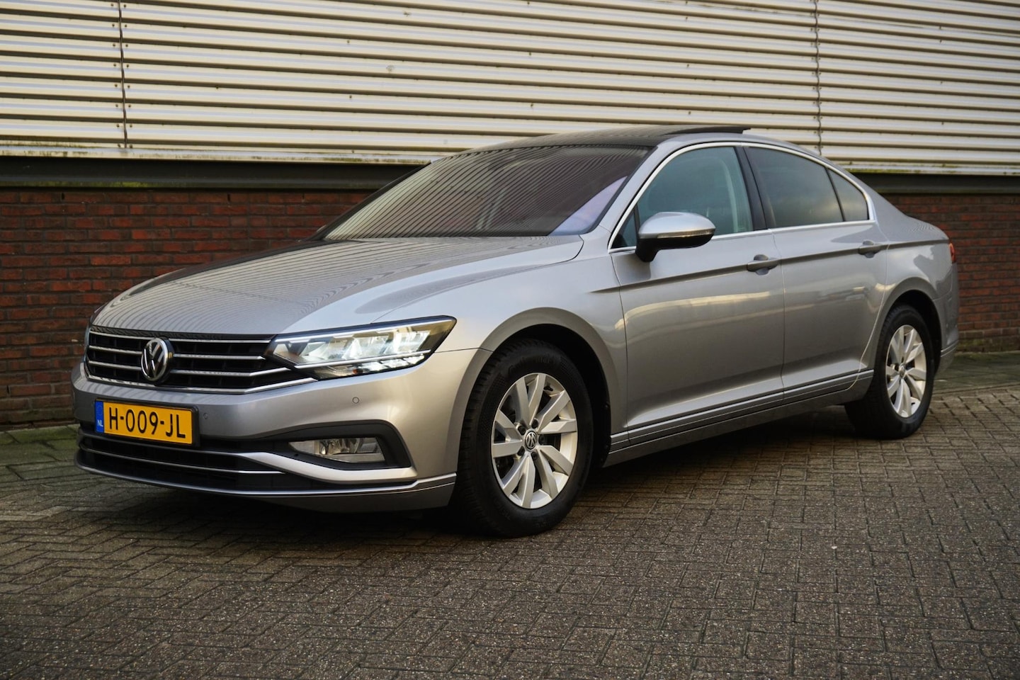 Volkswagen Passat - 1.5 TSI 150PK Facelift/Panodak/Trekhaak /Rijklaarprijs!! - AutoWereld.nl