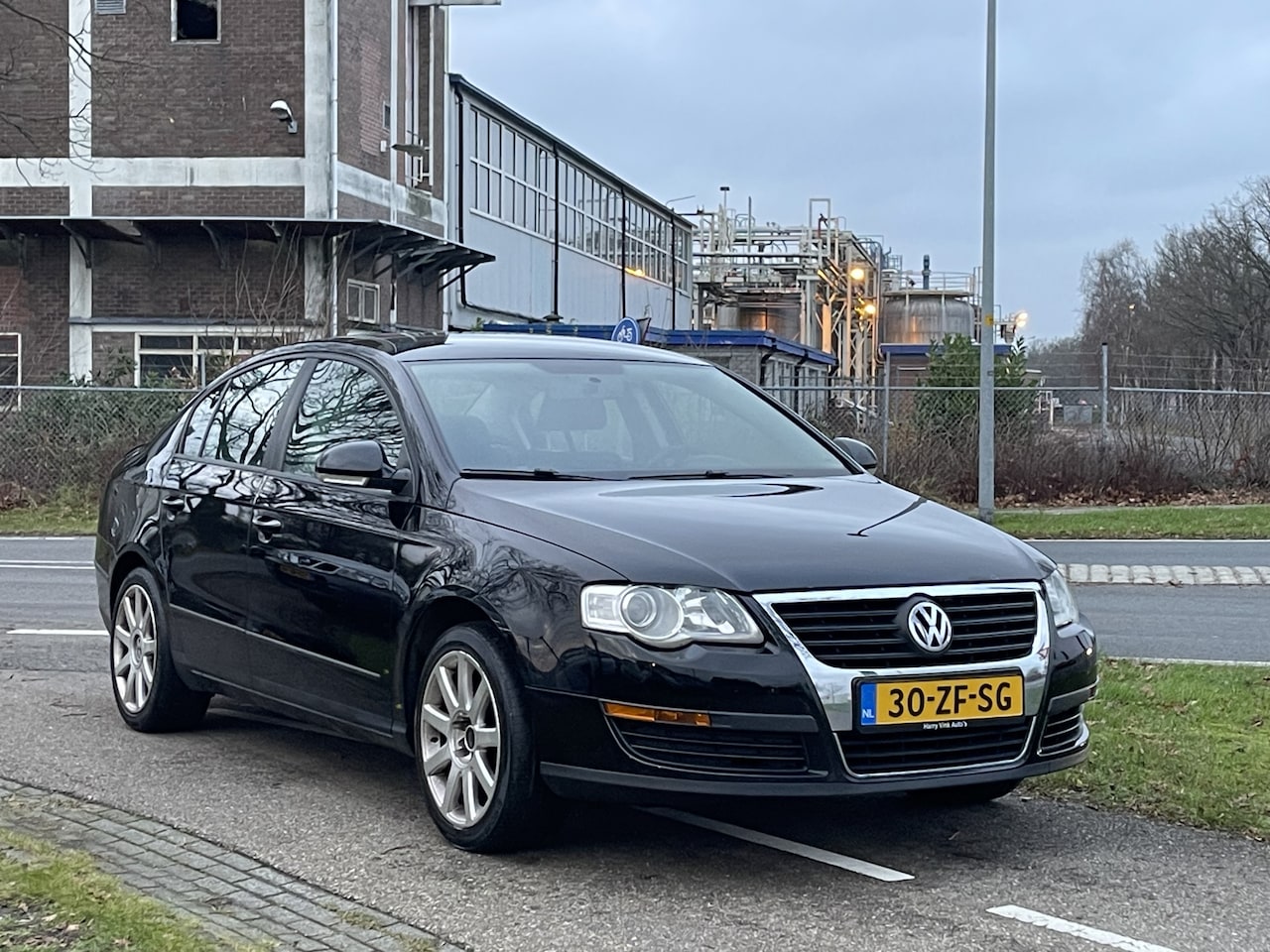 Volkswagen Passat - 1.6 Businessline | Navigatie | Trekhaak | LMV - AutoWereld.nl