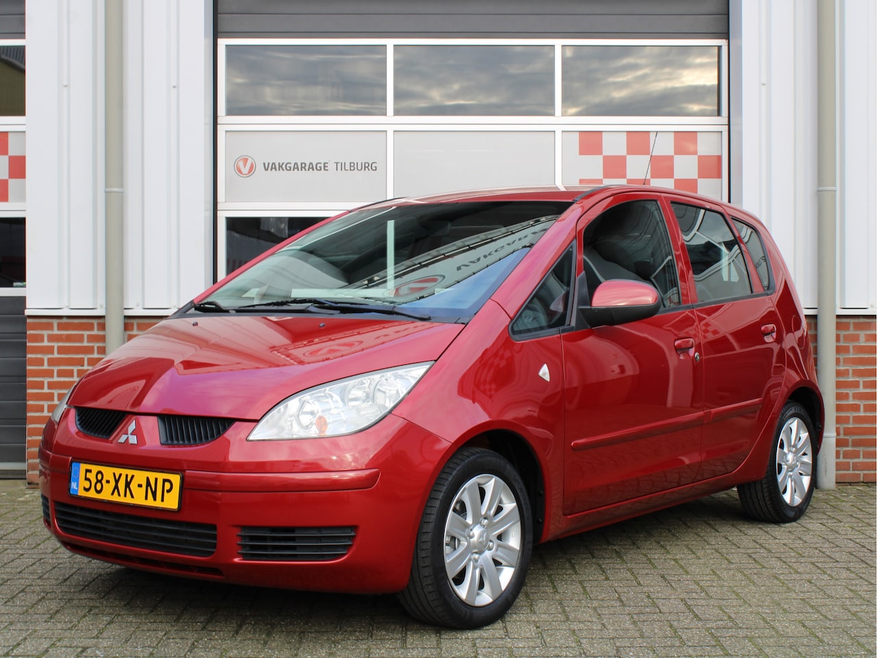 Mitsubishi Colt - 1.3 Invite 95PK /AIRCO/Climate control/15'LM/Elek. ramen/CV/ISOFIX/Radio-cd speler/NAP! 2e - AutoWereld.nl