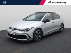 Volkswagen Golf - 1.5eTSI/150PK R-Line Blackstyle DSG · Panoramadak · Parkeersensoren + Camera · Navigatie ·