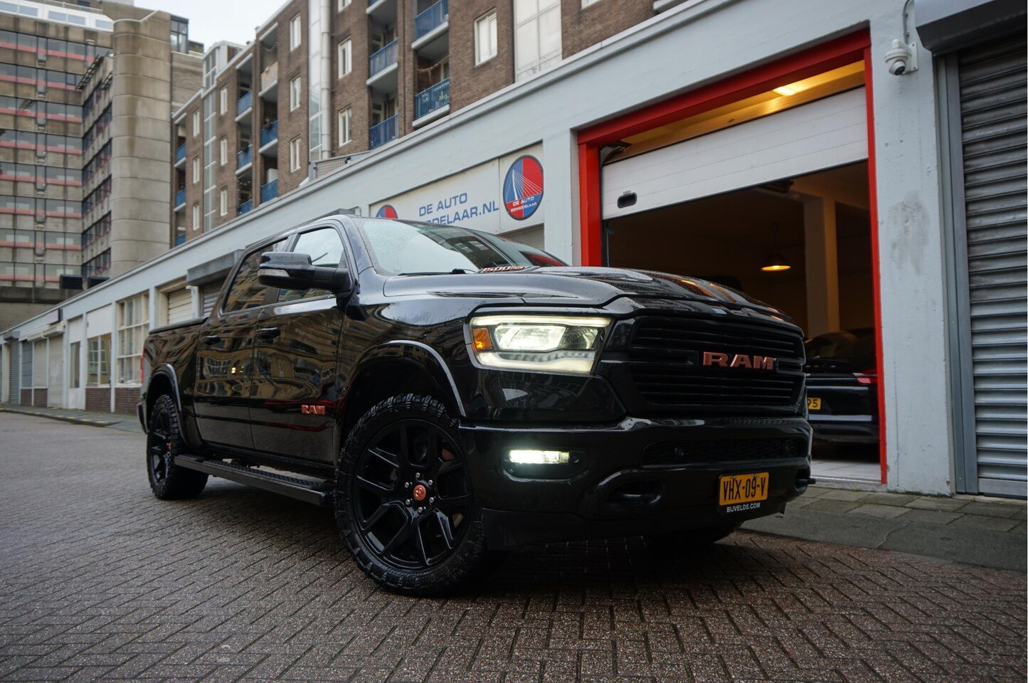 Dodge Ram 1500 - 5.7 V8 4x4 Crew Cab Laramie | Nederlanse RAM 1ste eigenaar | Groot Navi | Dubbele LPG tank - AutoWereld.nl