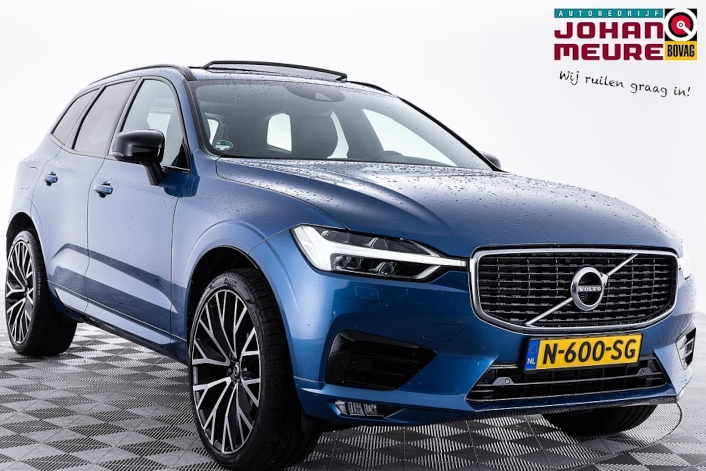 Volvo XC60 - 2.0 B5 AWD R-Design Mild Hybrid | PANORAMADAK | harman/kardon | LEDER . - AutoWereld.nl