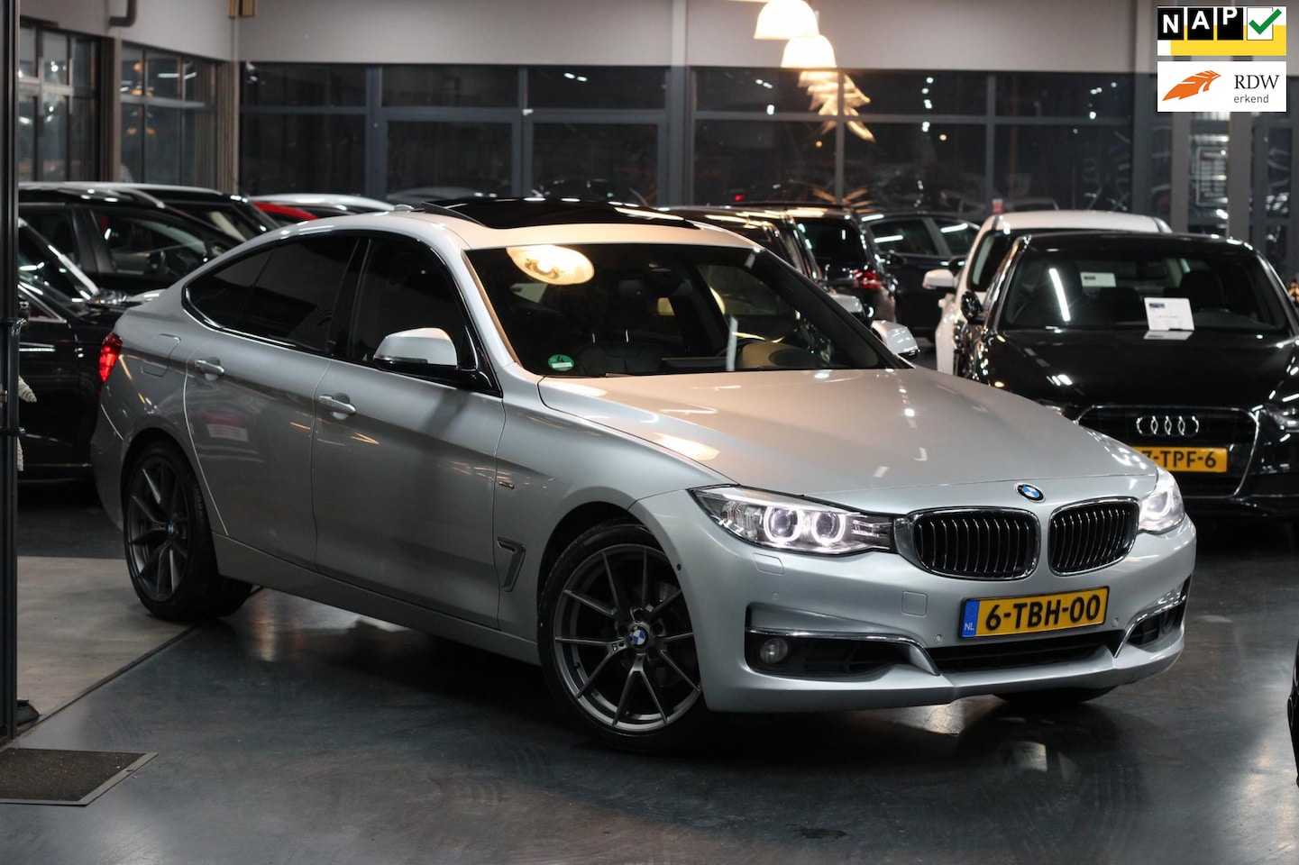 BMW 3-serie Gran Turismo - 320i High Executive / Head-up / 360 Camera / Pano / - AutoWereld.nl