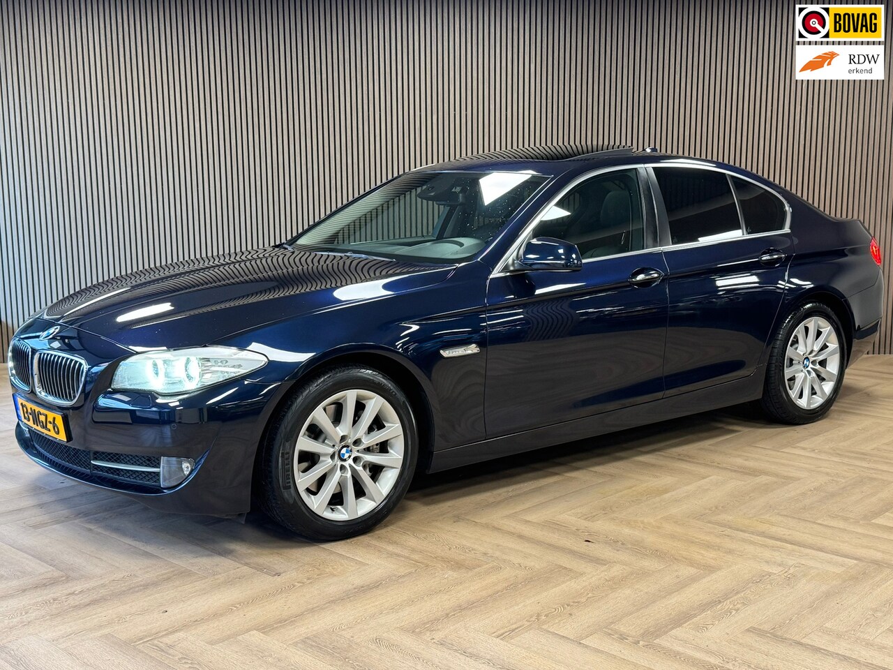 BMW 5-serie - 528i High Executive AUT. SCHUIFDAK NAVIGATIE AIRCO PDC CRUISE STOELVERWARMING LEDER - AutoWereld.nl