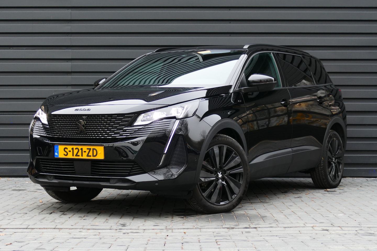 Peugeot 5008 - 1.2 PURETECH 130PK 7-ZITS GT / NAVI / CLIMA / PDC / 19" LMV / CAMERA V+A / BLACK PACK / KE - AutoWereld.nl