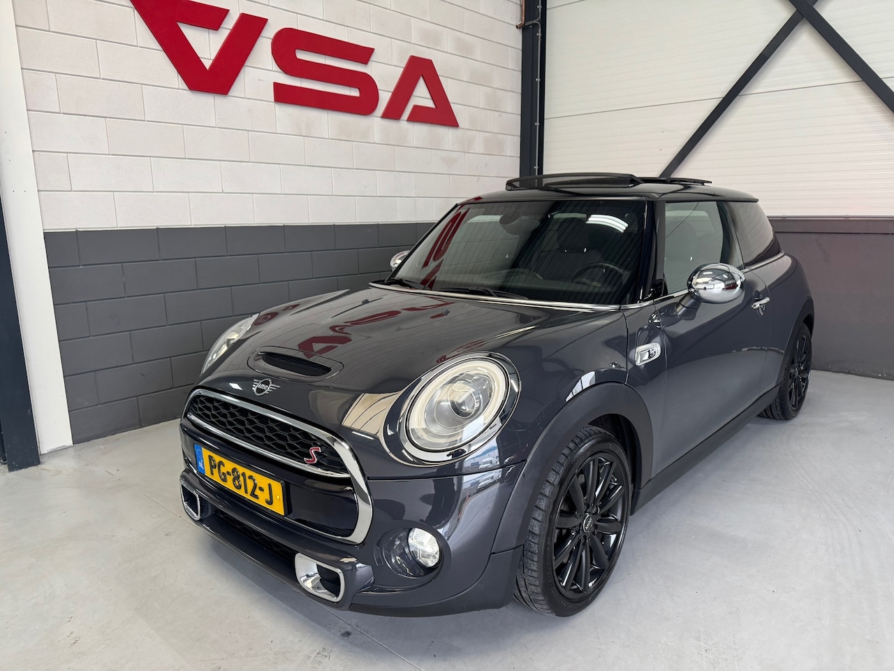 MINI Cooper S - Mini 2.0 Chili Serious Business JCW pack - AutoWereld.nl