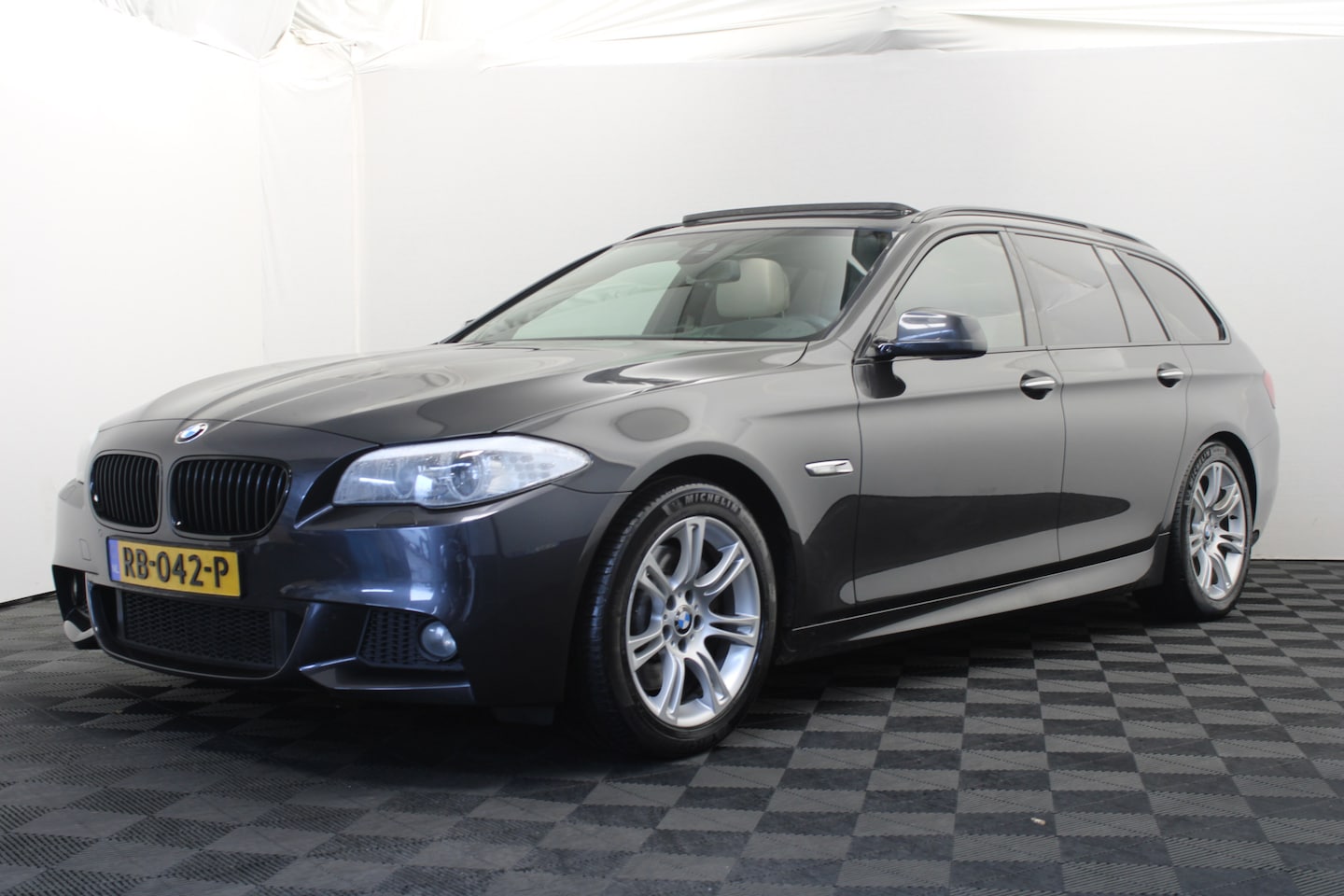 BMW 5-serie Touring - 525d High Executive M Sport 525d High Executive M Sport - AutoWereld.nl