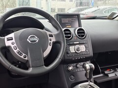 Nissan Qashqai - €6948, - Automaat Navi Airco Trekhaak Nappas