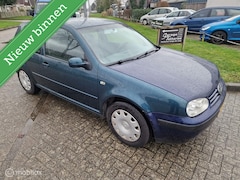 Volkswagen Golf - 1.6-16V