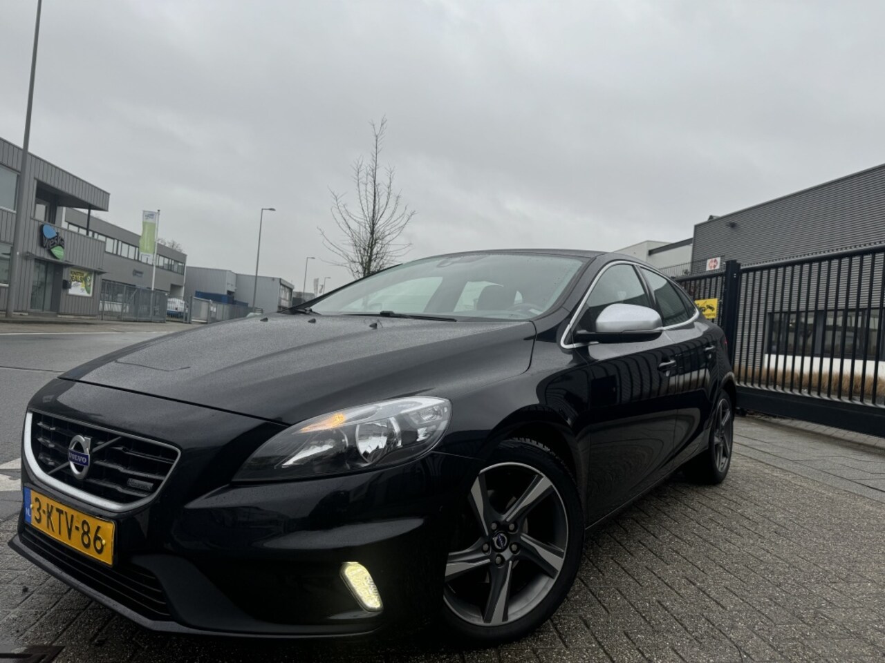 Volvo V40 - 1.6 D2 R-Design Navigatie|Leer Luxe model - AutoWereld.nl